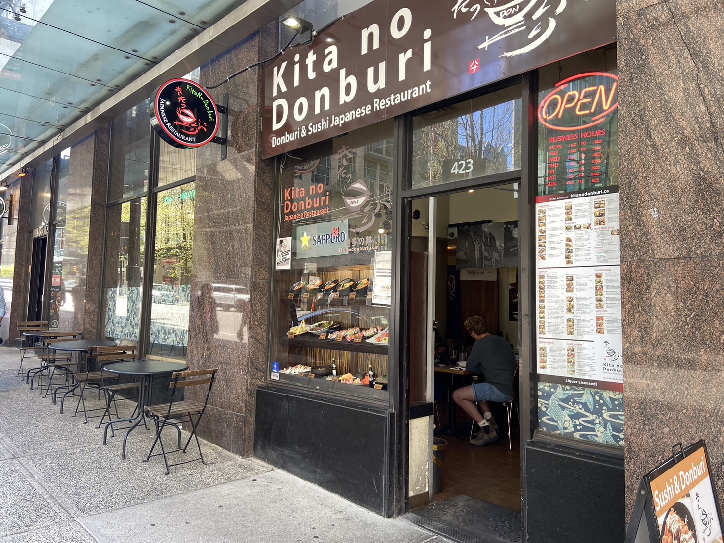 A food replica window display drawing foot traffic at a restaurant storefront